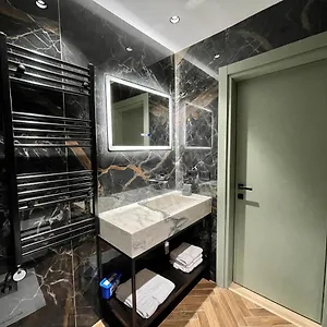 queens-luxury-apartments-10-1-tirana.hotels-in-tirana.com/