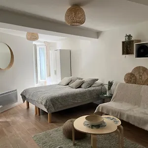 https://studio-30m2-rue-pietonne-coeur-de-hyeres.fr-provencehotel.com